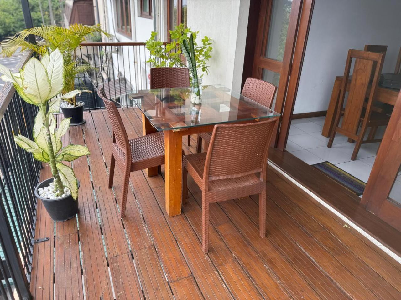 Urban Deck Bed & Breakfast *